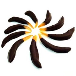 Filetti di arancio ricoperti con cioccolato fondente 