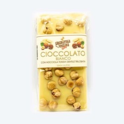 White chocolate with roasted round Tonda Gentile hazelnut