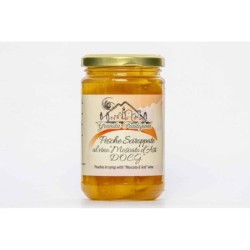 Pesche sciroppate al vino