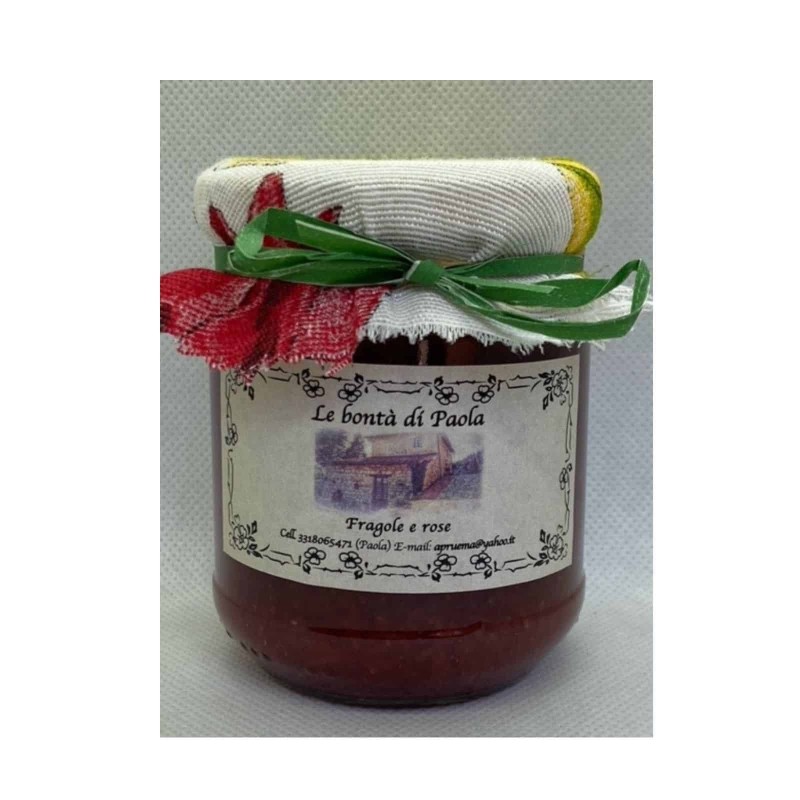 Confiture de fraises et pétales de roses