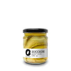 Zucchine nostrali tagliate a fette sott’olio condite con menta fresca, aglio e un pizzico di peperoncino