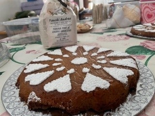 preparazione-torta-di-grano-saraceno-e-miele