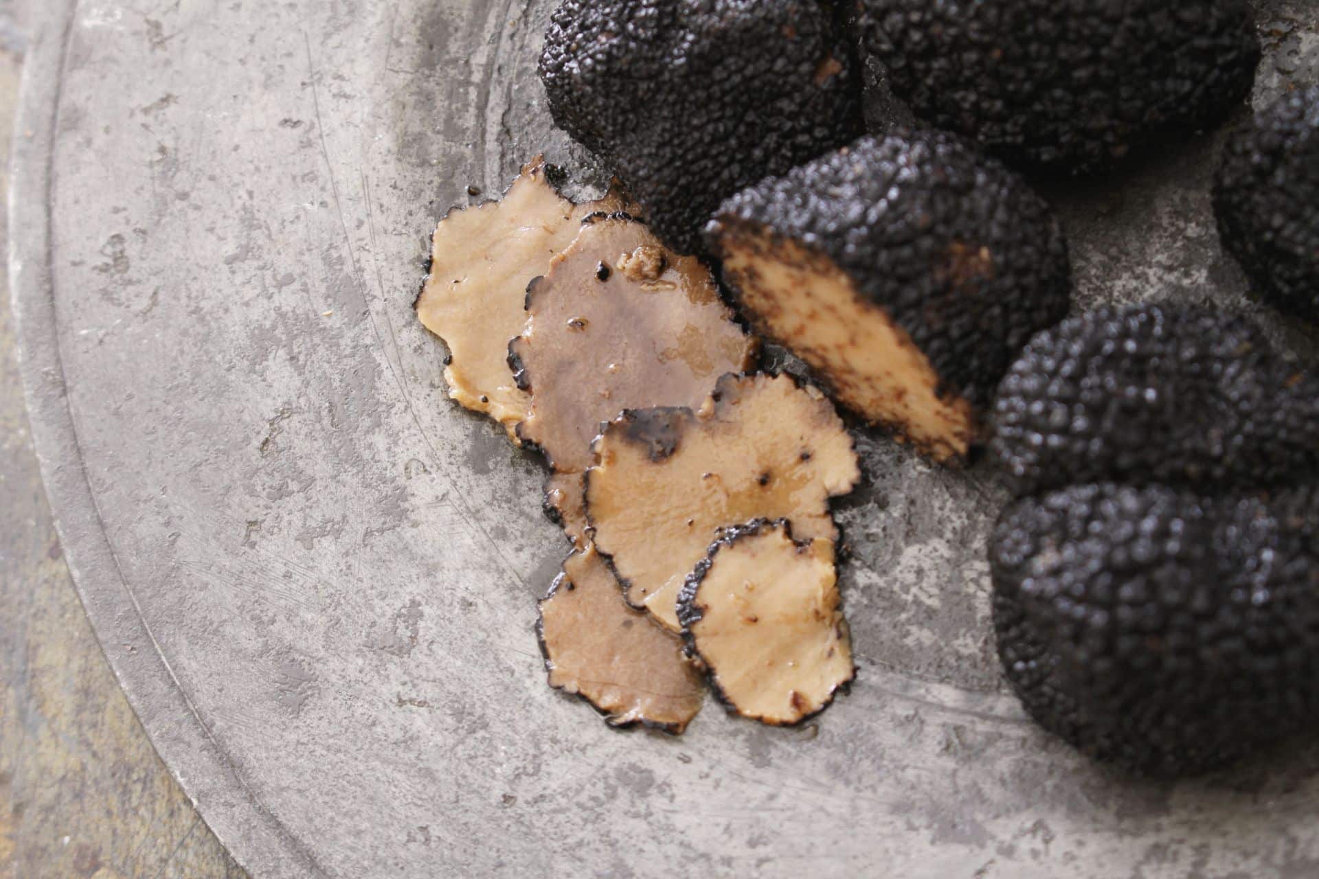Perché il tartufo è così pregiato? Peculiarità e storia.