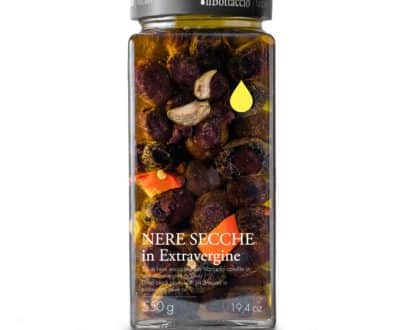 Olive-nere-secche-condite-in-olio-extravergine-di-oliva